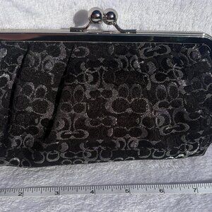 Coach Optic Signature Kisslock Clutch in Lurex Silver Jaquard